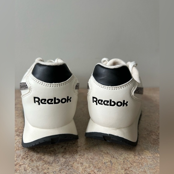 Reebok NWT Cream Sneakers with Leopard Accent Ortholite shoes size 7.5 - Picture 3 of 8
